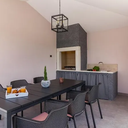 Vila Nana Orbanići